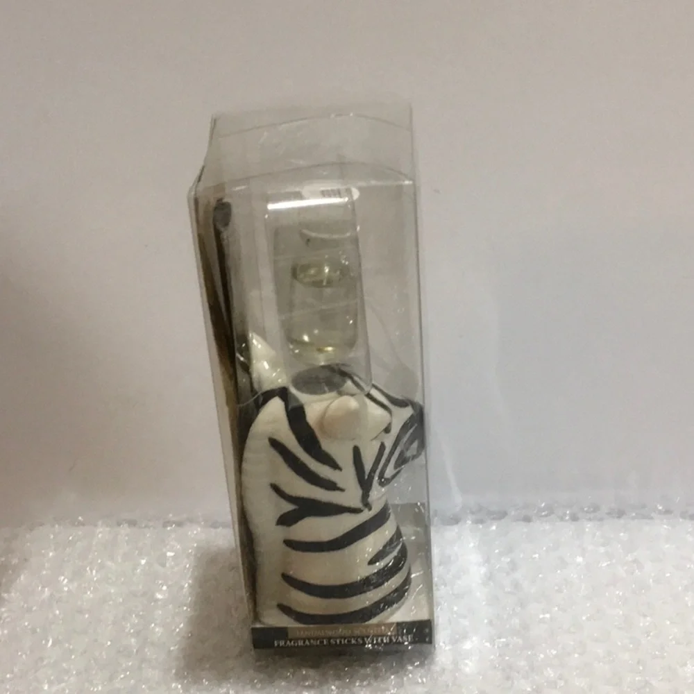 Zebra Diffuser with Essential Oil Sandalwood Fragrance Gift Set Black White